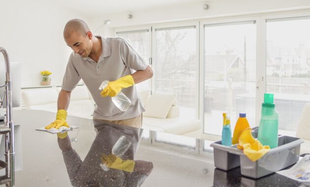 Berikut adalah beberapa tips yang dapat membantu kamu dalam memulai bisnis jasa cleaning service Surabaya.