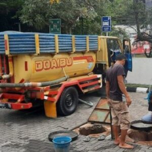 pekerja jasa sedot wc bangkalan