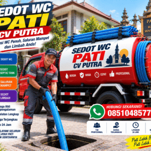 Petugas CV Putra Sedot WC Pati mengoperasikan selang penyedot di depan truk tangki pada area rumah tinggal, layanan 24 jam WhatsApp 085104857725.